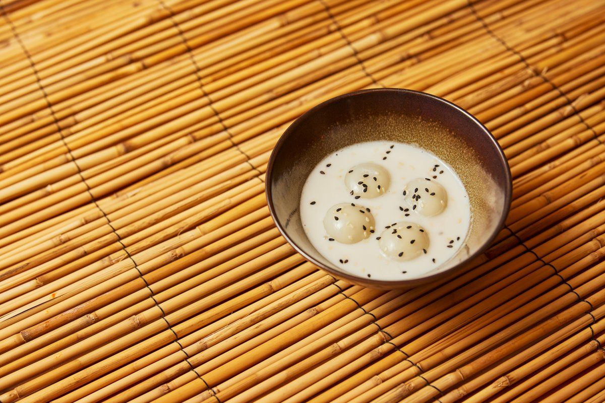Bua Loi - บัวลอยงาดำ - Warm Sweet Coconut Milk Dumplings
