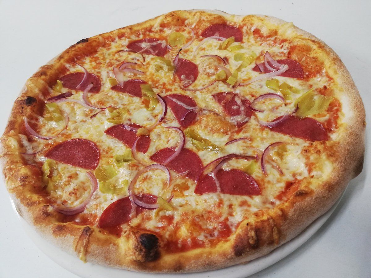 Salami perhepizza