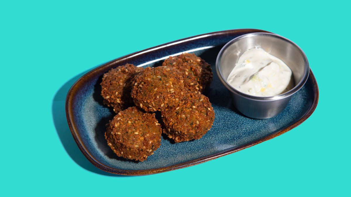 Falafelit & Dippi