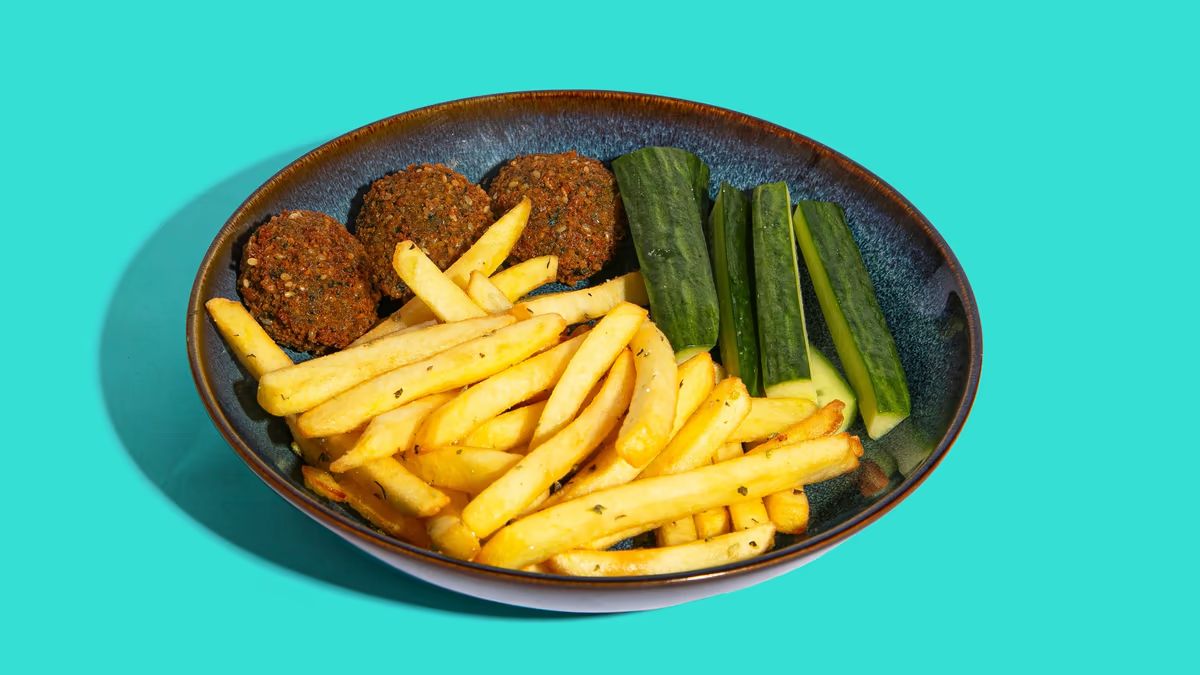 Falafel, Ranut ja Kurkkutikut + Dippi