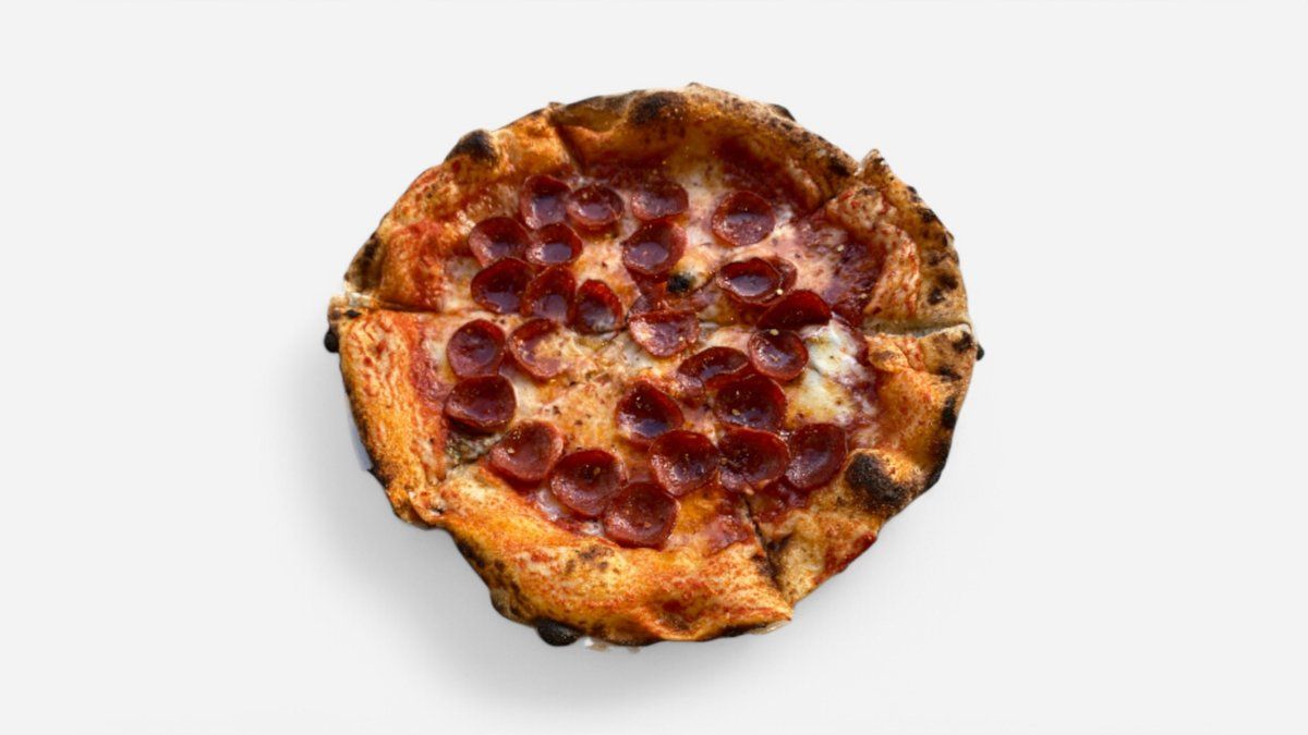 Organic tomato sauce, Fior di latte cheese, parmesan cheese, salami Spianatta, basil