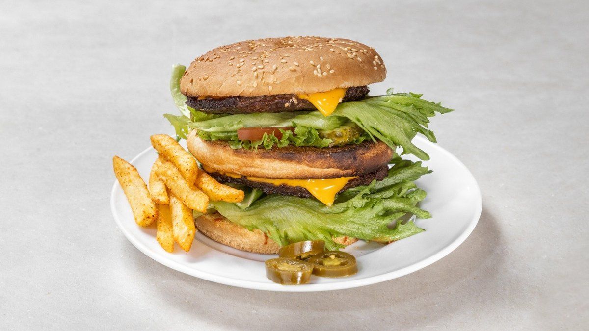 B6. Mega Burger