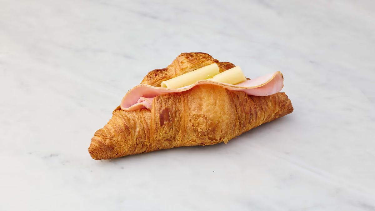 Kinkkujuusto-croissant