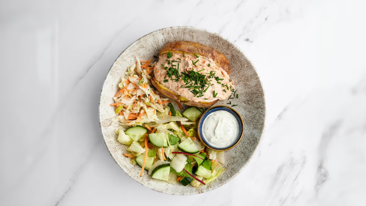 Uuniperuna spicy tuna -täytteellä