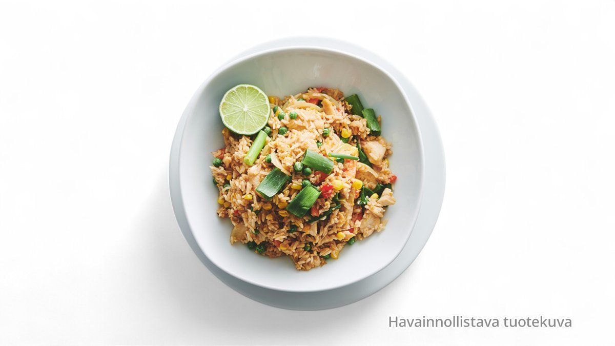 64. Paistettua riisiä, kanaa, cashew & vihanneksia