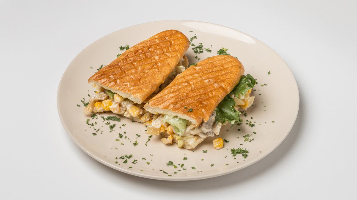 Chicken, avocado, mushroom and corn mix