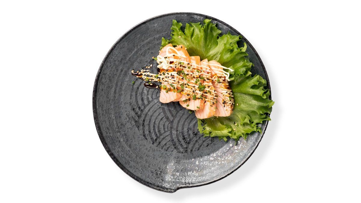 S2. Flamed salmon sashimi 5pcs