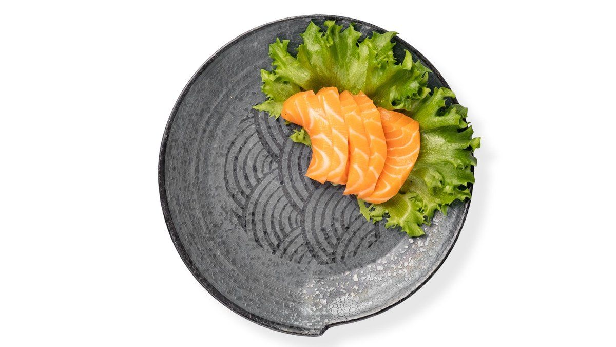 S1. Salmon sashimi 5pcs