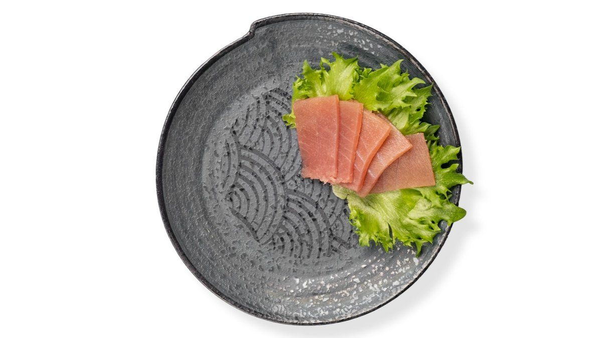 S4. Tuna sashimi 5pcs