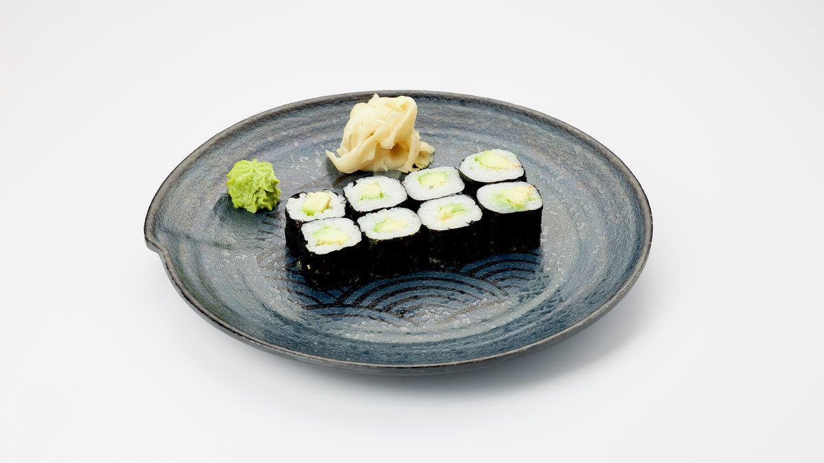 M2. Avocado maki 8pcs