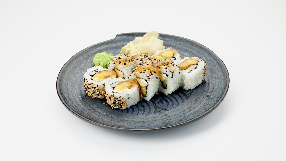 M3. Mango and avocado uramaki 8pcs