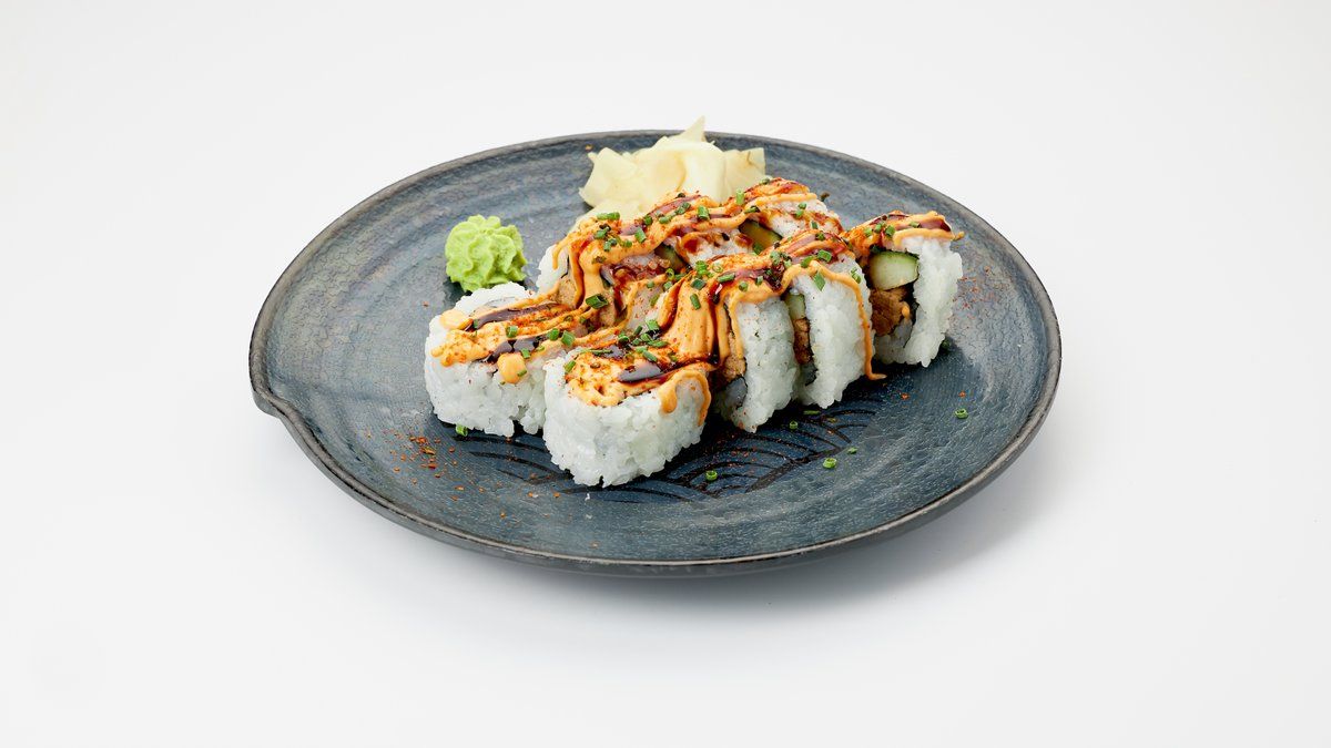 M7. Spicy tuna uramaki (cooked tuna) 8pcs