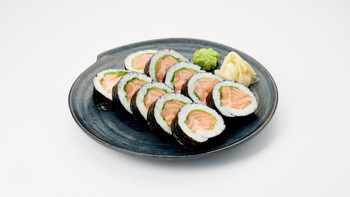 M9. Salmon futomaki