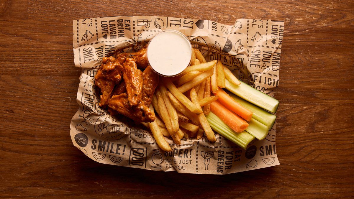 Pieni Hot Wings Meal