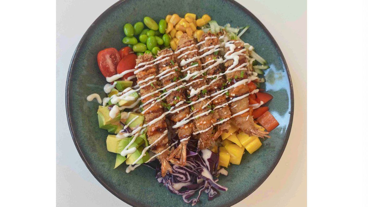 B6. Friteerattu katkarapu poke bowl