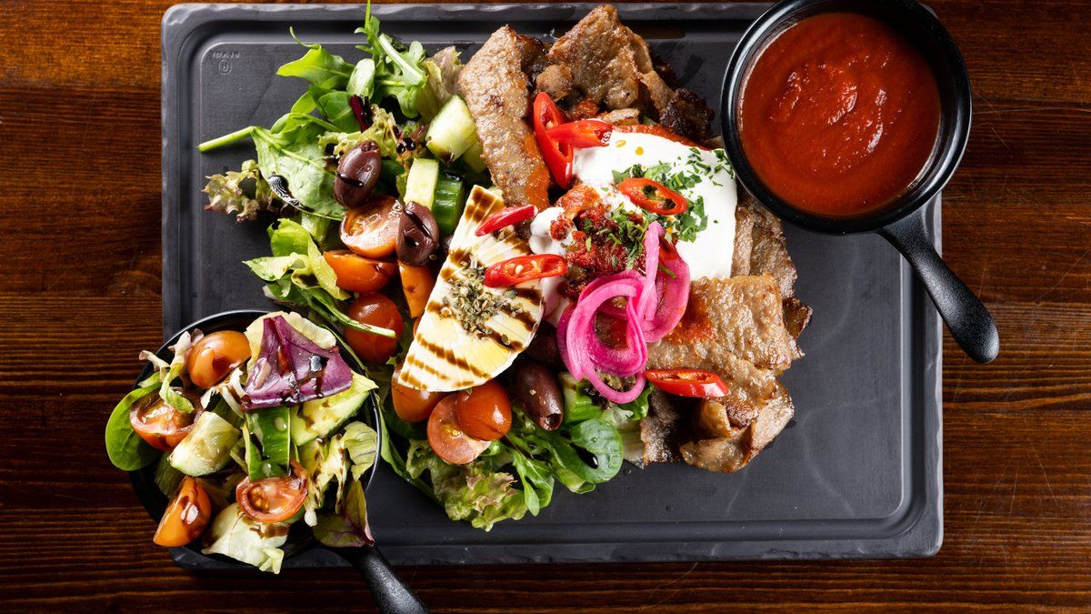 Kebab salaatilla