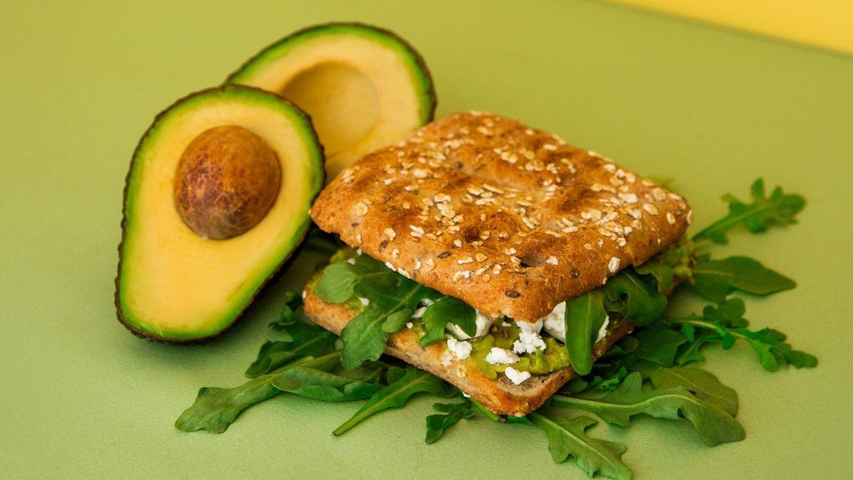 Simply The Avocado – Grillattu avokadoleipä
