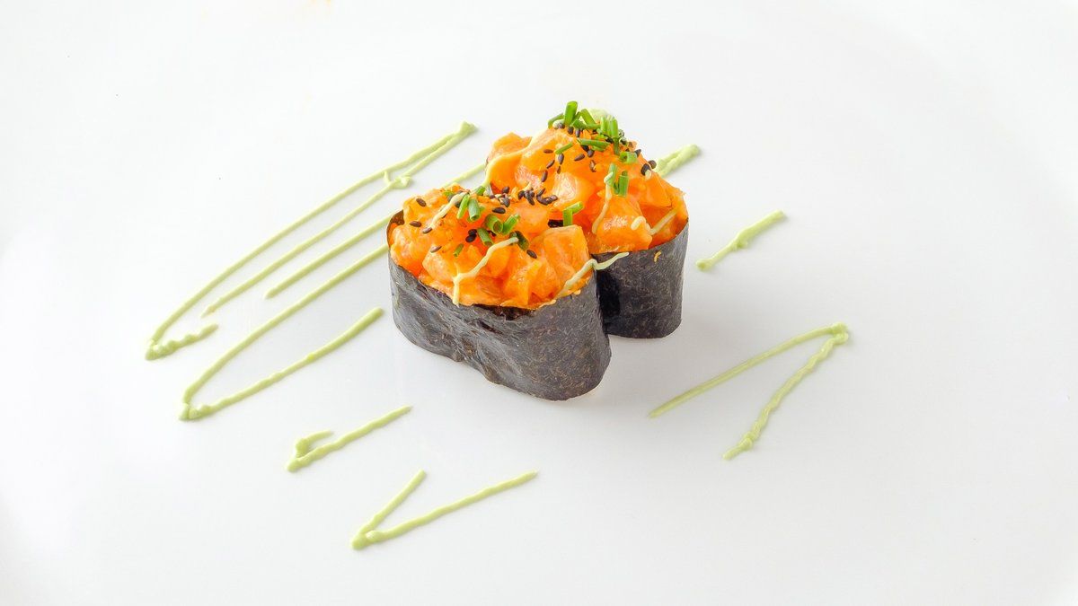 Spicy Salmon Gunkan 2pcs