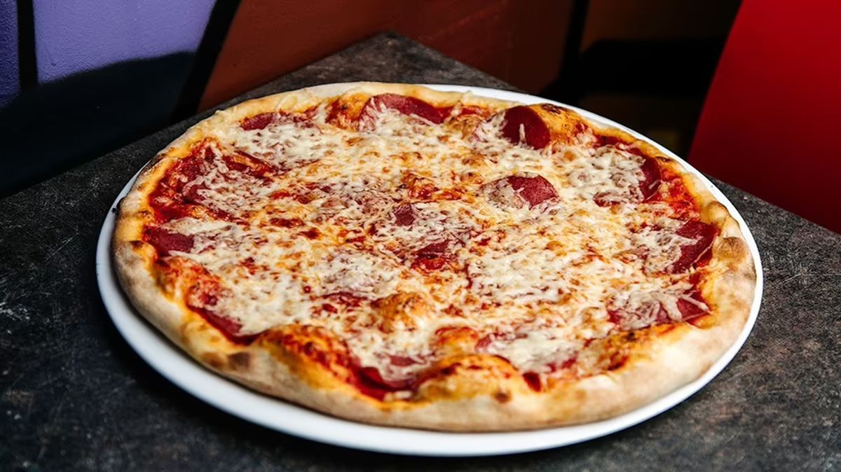 Salami Pizza