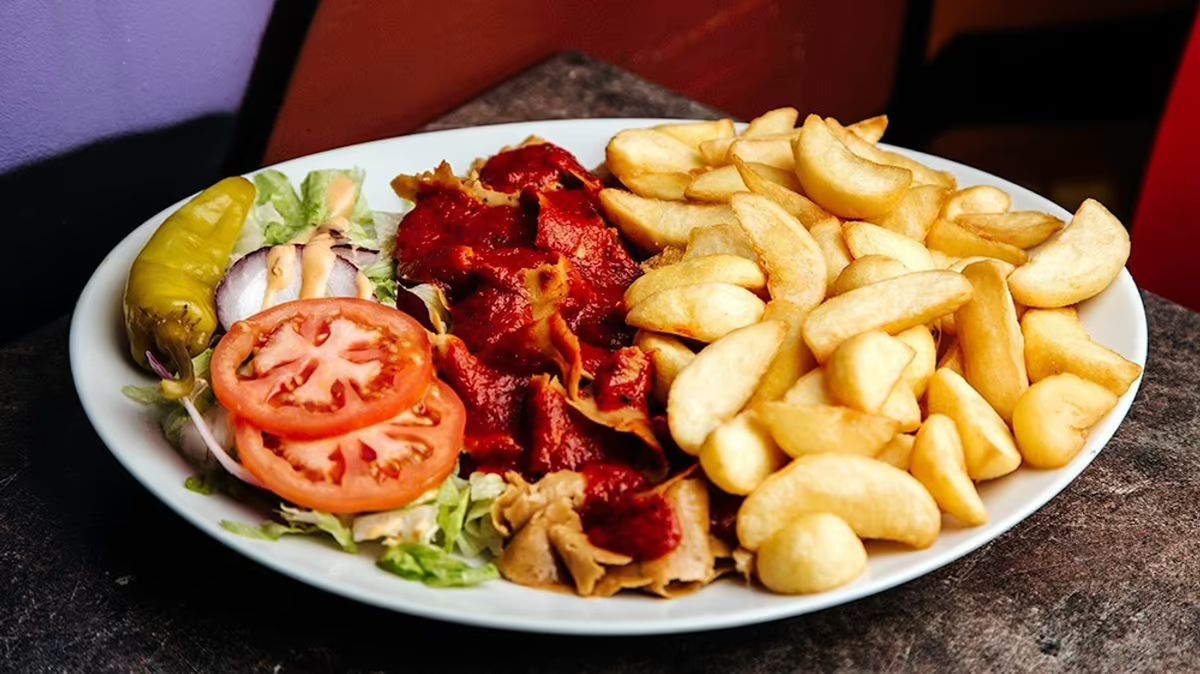 Vöner® lohkoperunoilla