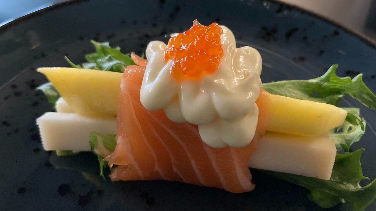 S3. Sashimi-mango cheese wrap (1pcs)