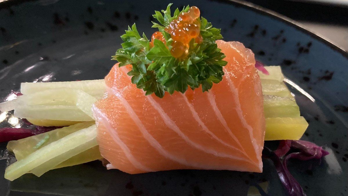 S4. Sashimi-veggie wrap (1pcs)