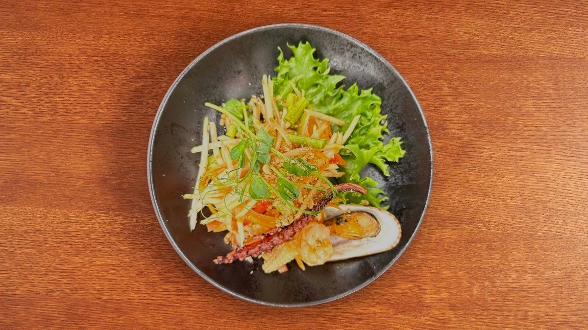 Som Tam Thai Taale Yang (ส้มตำไทยทะเล)