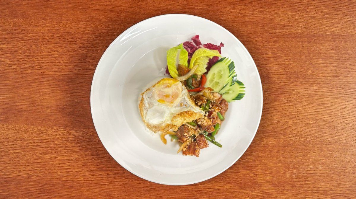 Pad Kaprao & Khai Dao (ผัดกะเพรา&ไข่ดาว)