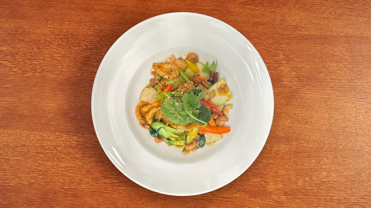 Pad Med Ma-Muang Himmaphan (ผัดเม็ดมะม่วงหิมพานต์)