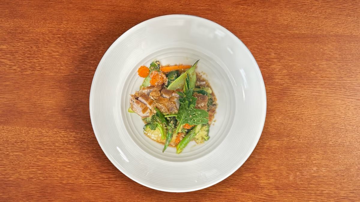 Pad Pak Ruam Moo Krob (ผัดผักรวมหมูกรอบ)