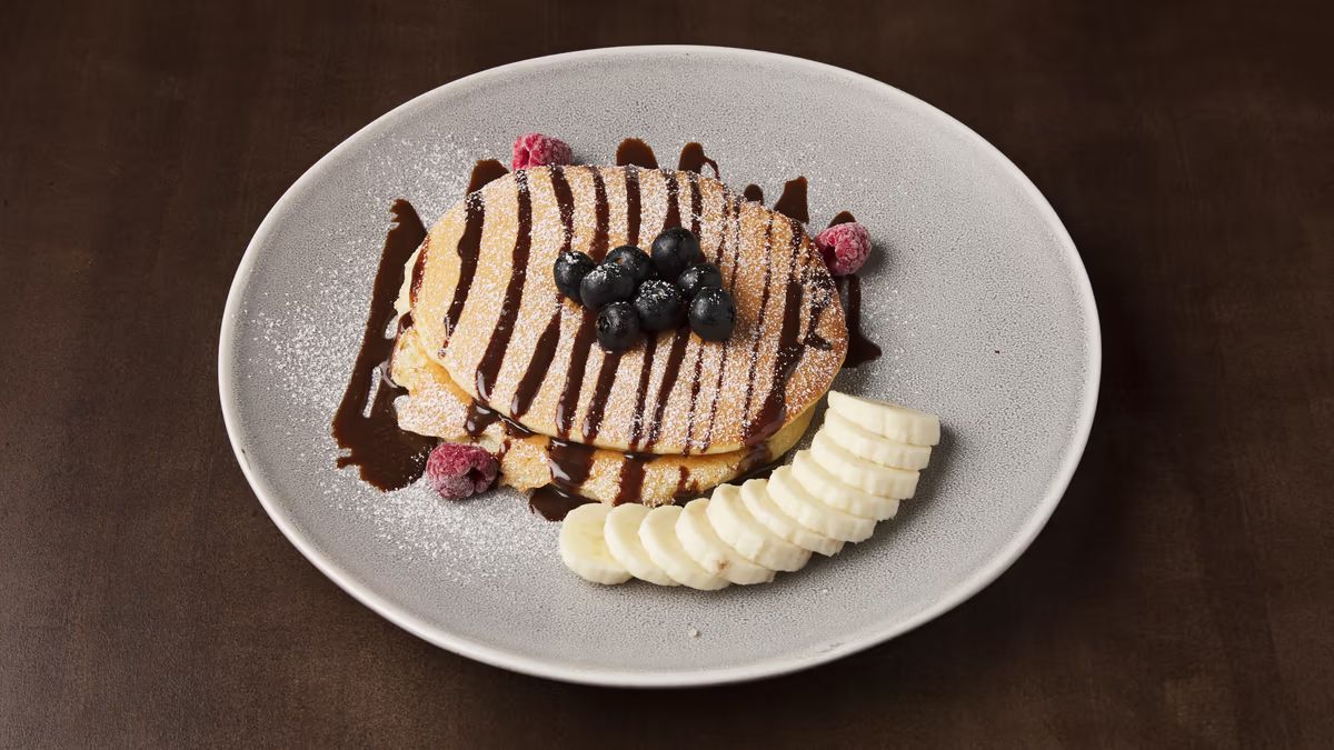 Pancakes with Pistachio and Berries