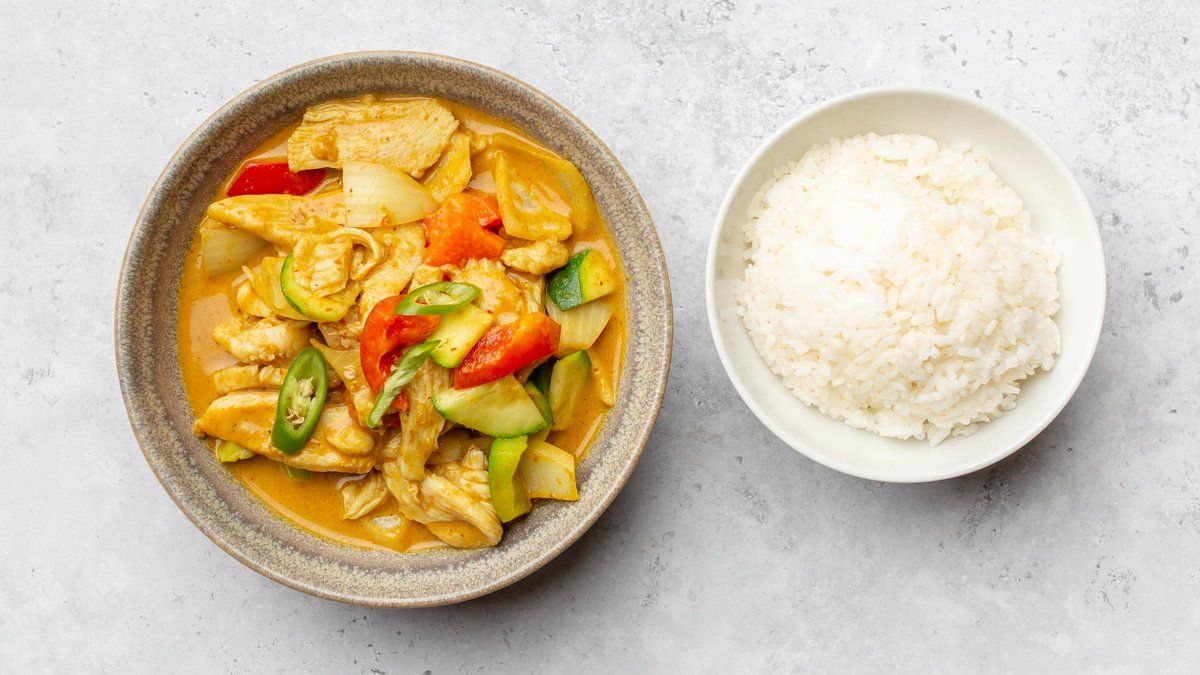 13. Kanaa currykastikkeella 🌶