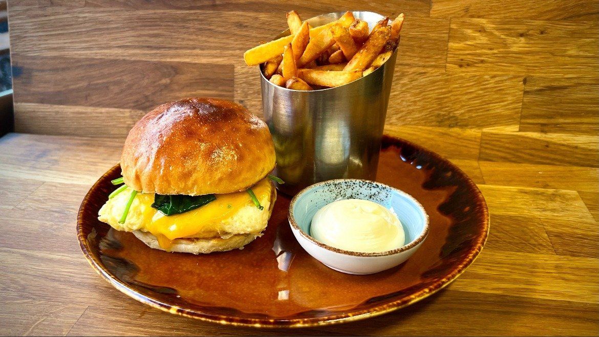 EGG SANDWICH & FRIES (L)