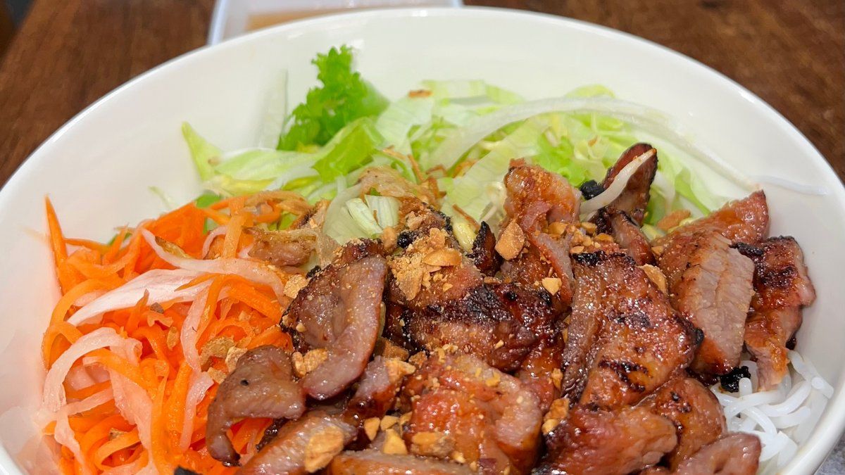 8. Bún thịt nướng
