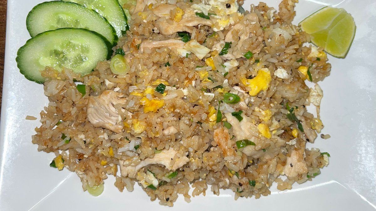 12.Paistettu riisiä - kana, nauta tai tofu