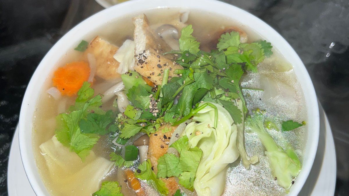 14. Pho vegan nuudelikeitto