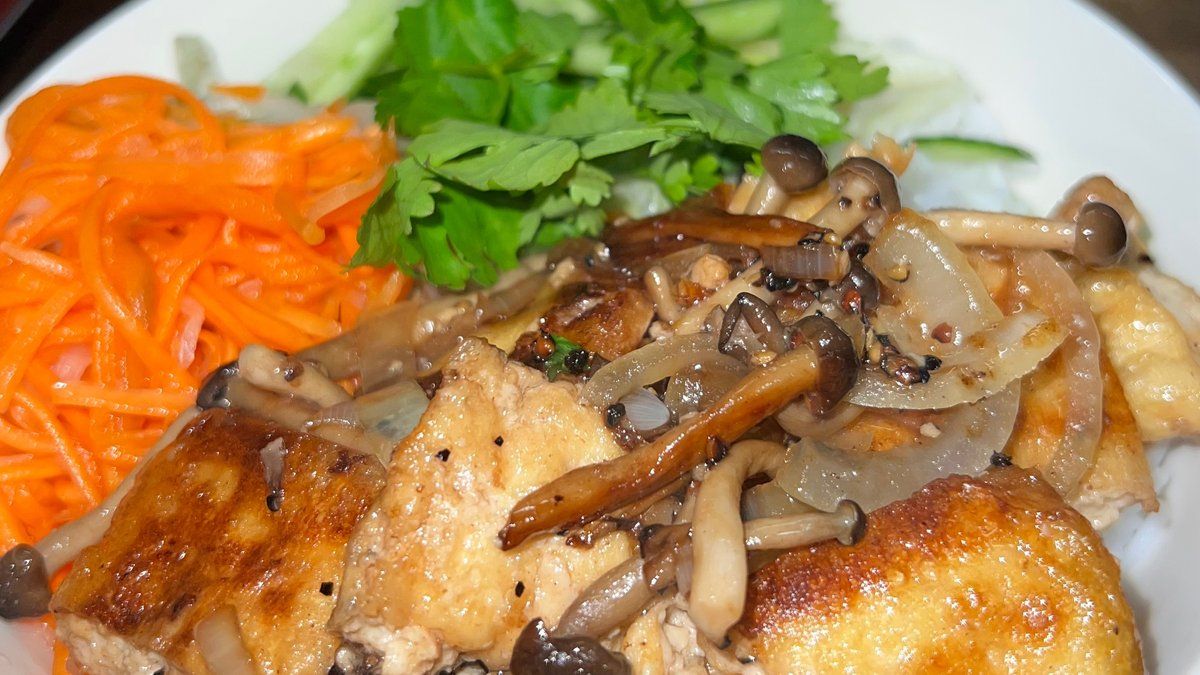 17. Bún thịt nướng vegan
