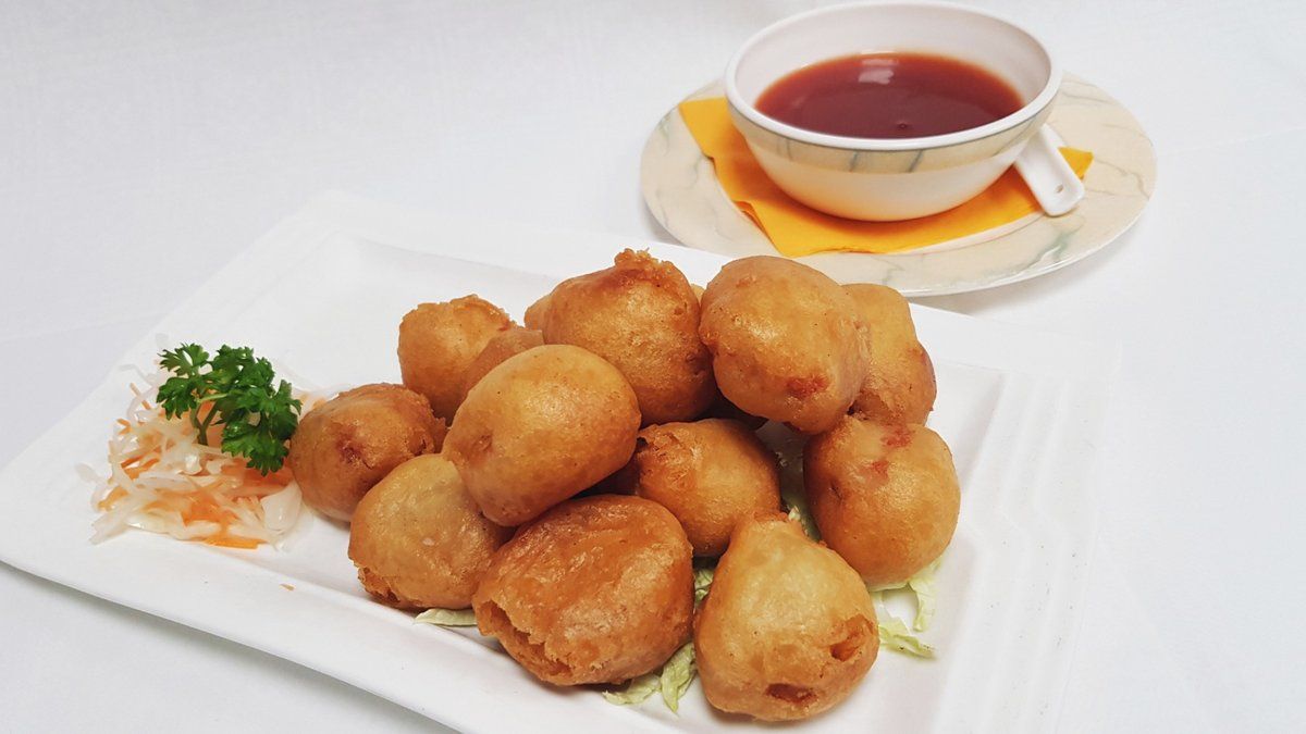 53. Friteerattua porsaanlihaa hapanimeläkastikkeella