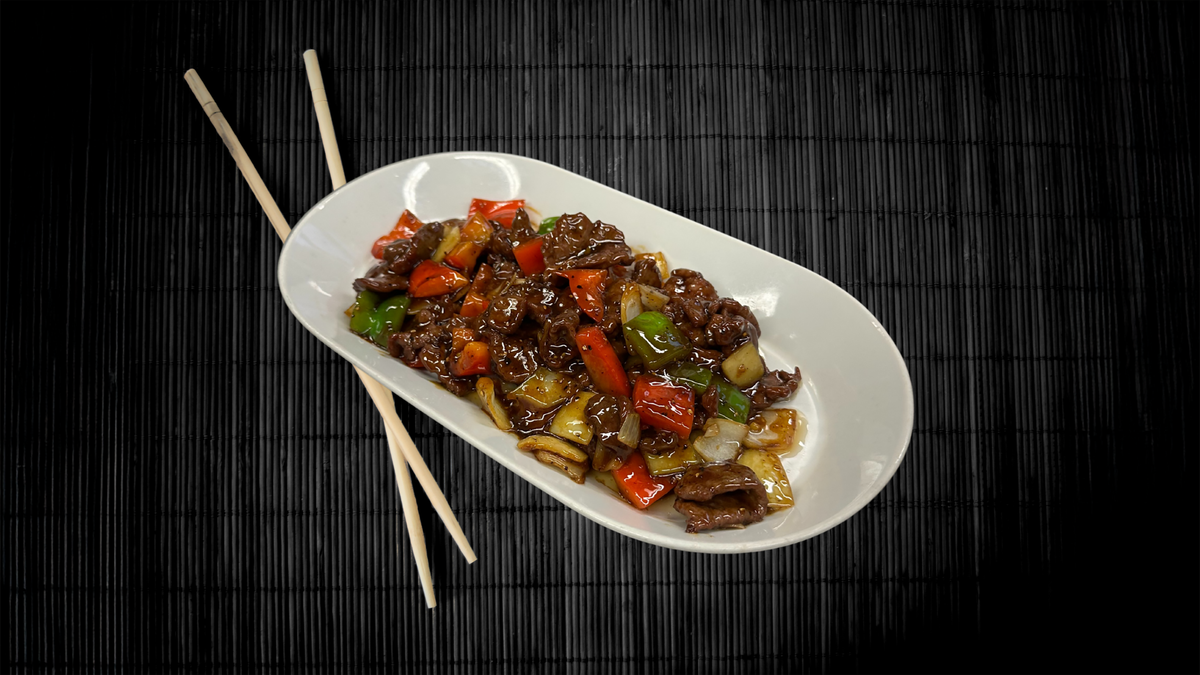 Beef w/ Black Pepper Sauce / Naudanlihaa Mustapippurikastikkeessa / 黑椒牛肉