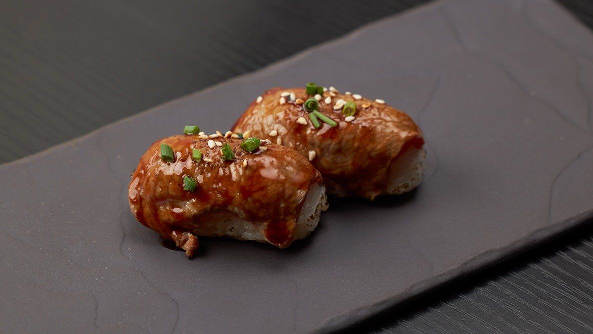 6. Naudanliha nigiri