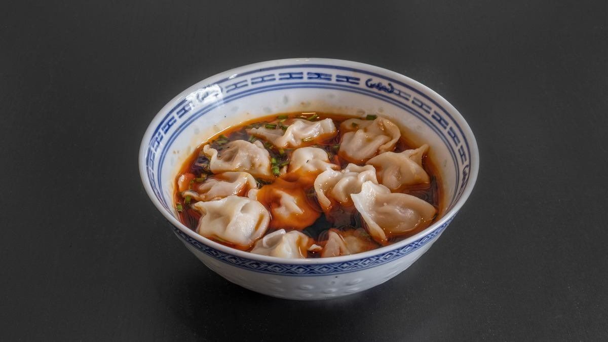 9. Dumpling Chili Soup (14pcs) / Dumplings Chili Keitto (14kpl) / 红汤饺 (14个)🌶️