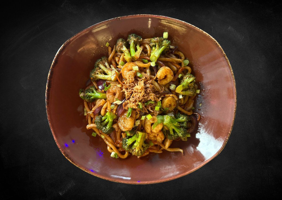 13. Fried Udong Noodle / Paistetut Udon Nuudelit / 炒乌冬面