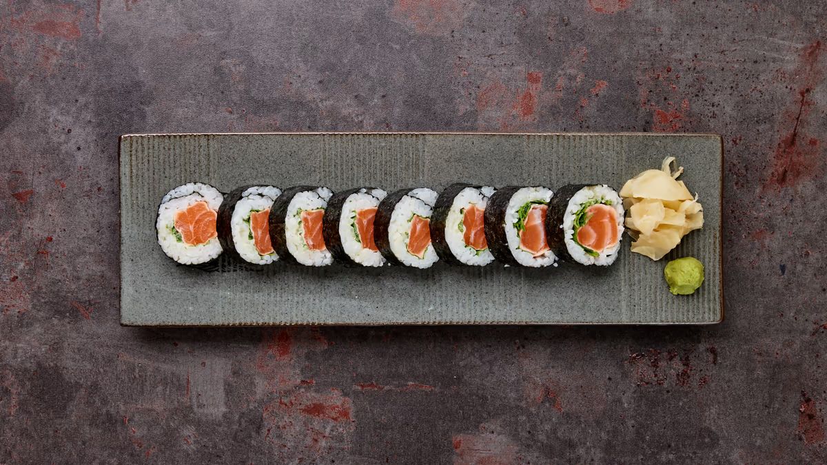 Grilled salmon maki 8kpl