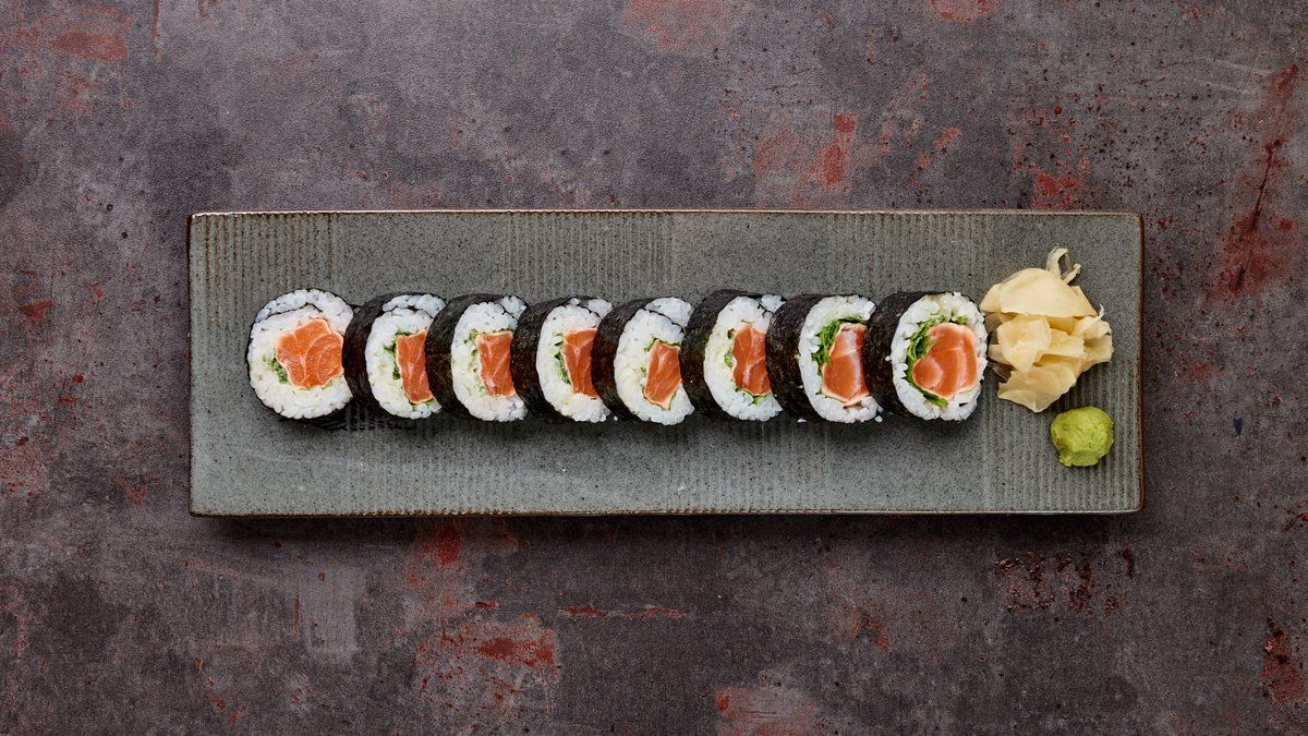 Grilled salmon maki 8kpl