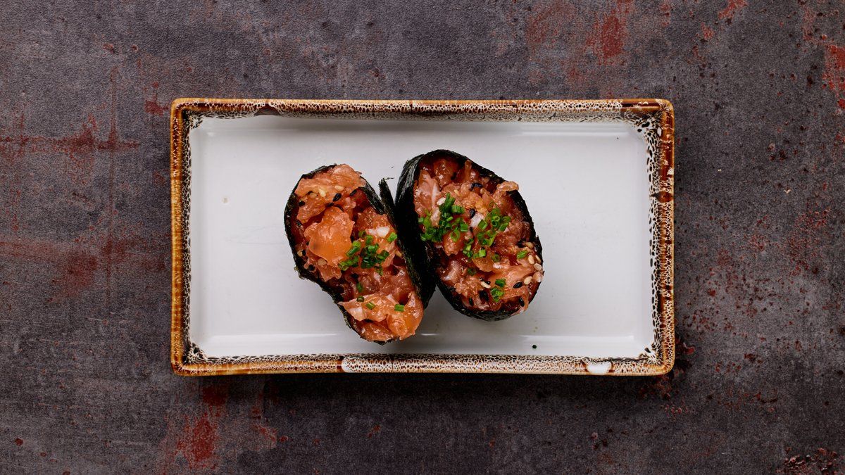 Sesame Salmon Gunkan 2kpl