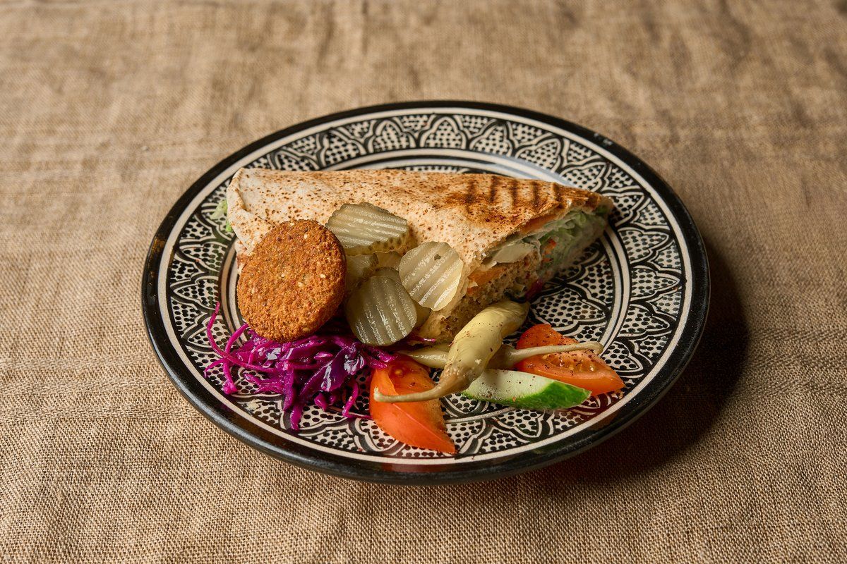 Falafel Pita Roll (Vegan 🌱)