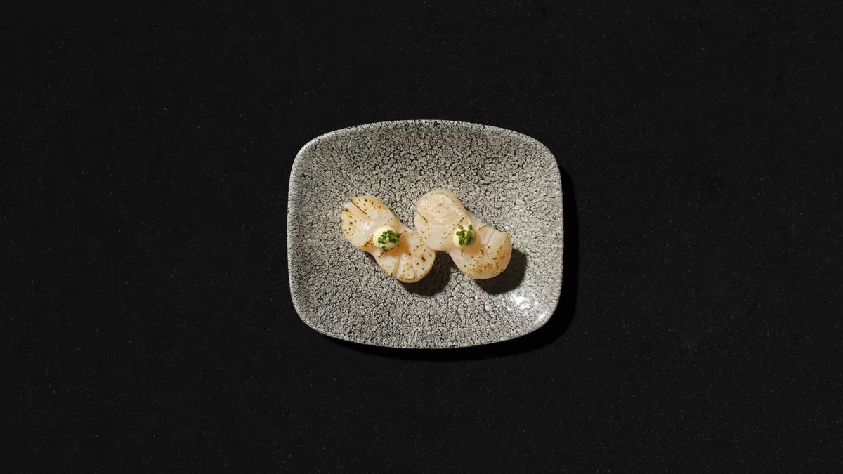 Grillattu kampasimpukka nigiri