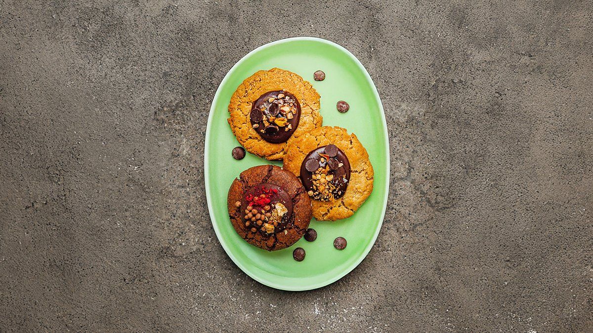 TUMMASUKLAA COOKIE