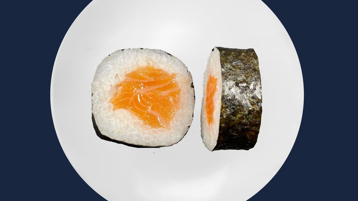 Salmon Maki (10pcs)