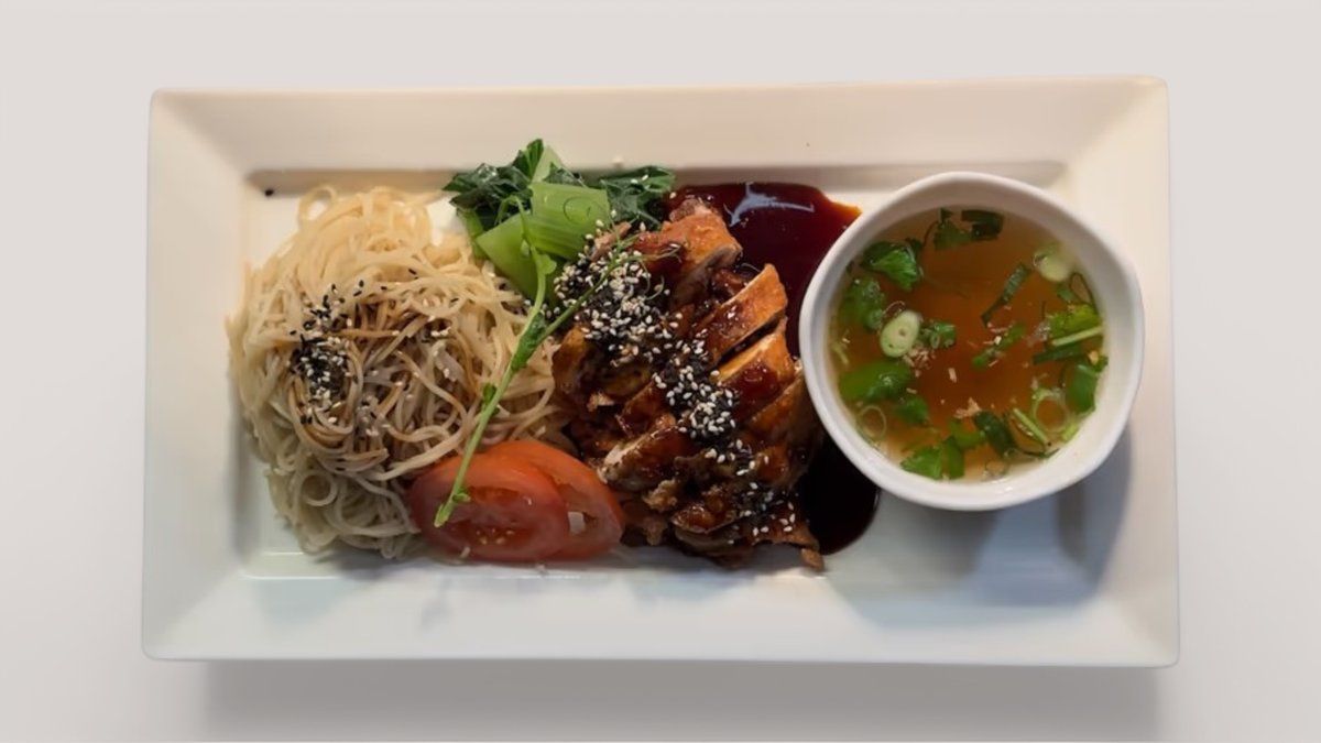 39. BA MEE KAI TOD SAUCE TERIYAKI (egg noodles) (W)